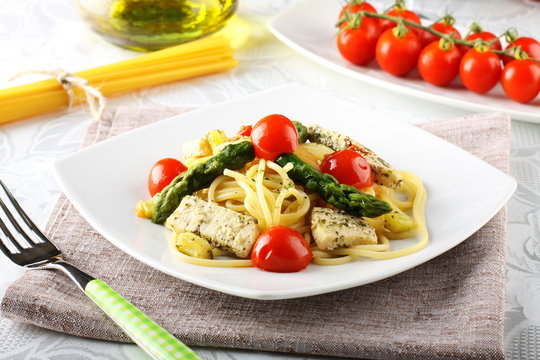 Pasta with swordfish, asparagus and cherry tomatoes