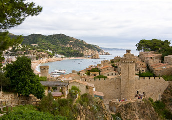 Fototapeta na wymiar Costa Brava, beach and medieval castle in Tossa de Mar, Cataloni