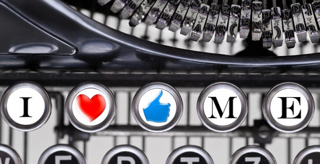 Alte Schreibmaschine. Text: I Love Me