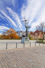 Obraz premium Crows nest statue on the square in Gdansk old town, Poland