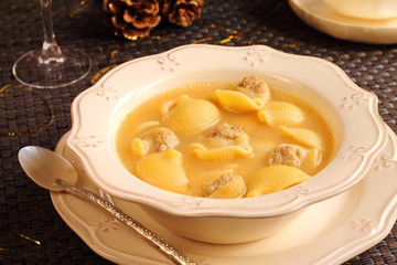 Christmas soup. Sopa navideña de galets