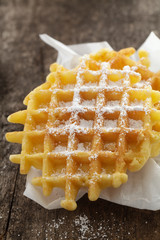 Waffeln mit Puderzucker