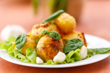 baked potatoes with garlic