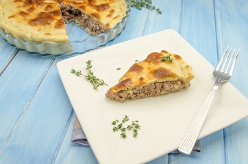 Pastel de carne canadiense tipico de navidad