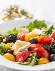 Obraz na płótnie Canvas closeup of colorful salad