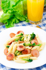 Pasta with chicken sausage and broccoli