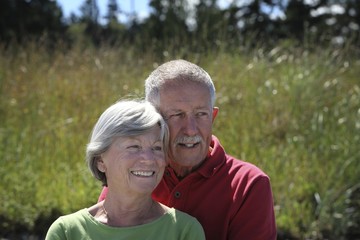 Obraz premium Happy old couple outside