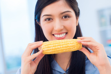 Corn cob © DragonImages