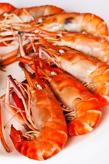 Boiled shrimp with sauce and lime