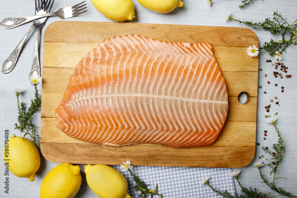 Poster Big raw salmon fillet on wooden tray