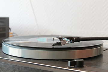 plattenspieler mit schallplatte © fotoart-wallraf