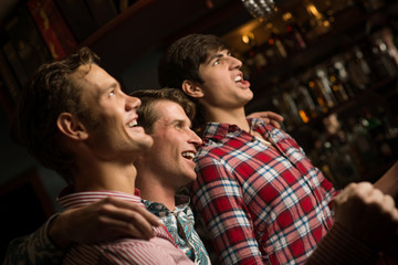 Fototapeta premium portrait of the fans in the bar