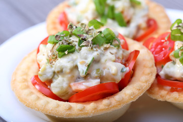 salad into tartlet