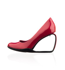 Fashionable red women shoe