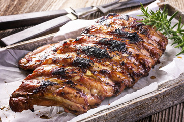 spare ribs gegrillt