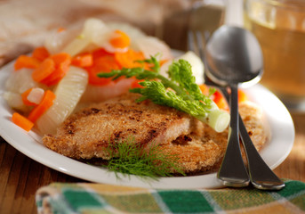 fettine di maiale panate con contorno di finocchi e carote