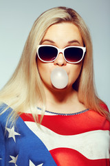 Obraz premium American Mom Concept: Young pregnant woman in trendy eyewear