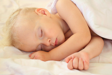 Obraz na płótnie Canvas Little boy sleeping