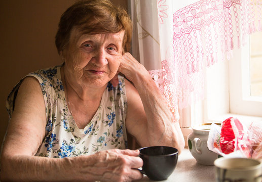 Portrait an elderly woman at his home.