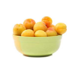 Apricots in a deep plate.