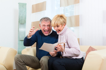 Rentner zu Hause erhalten gute Nachrichten