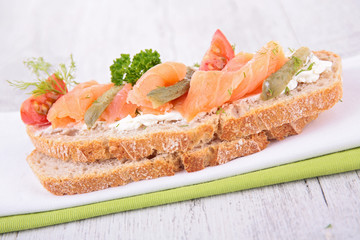 bread with salmon