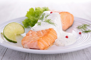 salmon fillet with dill sauce