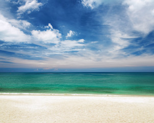 Fototapeta na wymiar Clear water and blue sky. White sand beach