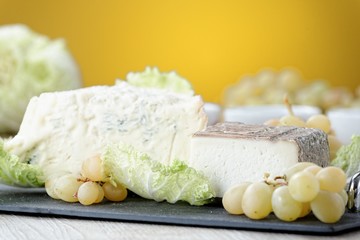 Tagliere formaggi con confetture