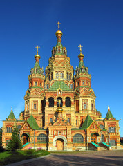 Fototapeta na wymiar Kościół Świętych Apostołów Piotra i Pawła w Peterhof