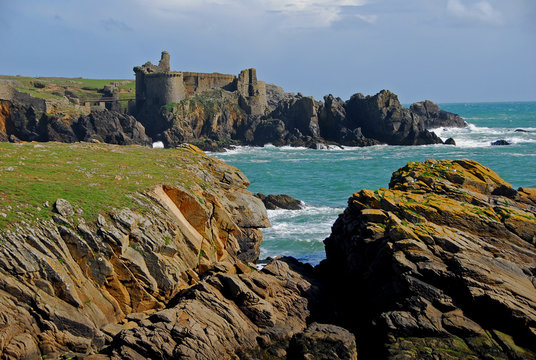 le vieux ch&acirc;teau, &icirc;le d'Yeu