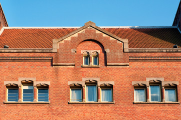 Fototapeta na wymiar Traditional dutch building in Amsterdam