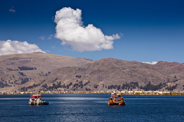 Uros floating islands - Titikaka Lake © berzina