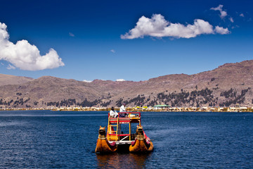 Uros floating islands - Titikaka Lake © berzina