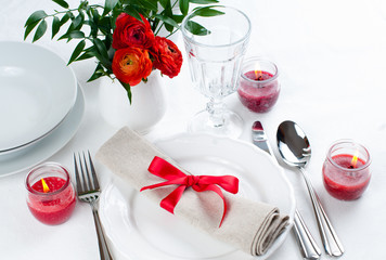 table setting with red flowers