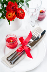 Fototapeta na wymiar table setting with red flowers
