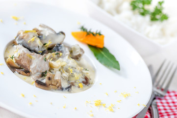 blanquette de veau accompagnée de riz 4