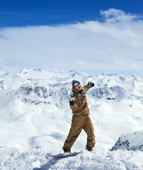 Fototapeta na wymiar Joyful snowboarder