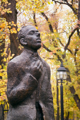 Fototapeta na wymiar Monument to poet Osip Mandelstam in Voronezh fall