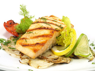 Lachs vom Grill auf Gemüse