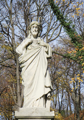 Obraz premium Jesus Crist statue on cemetery