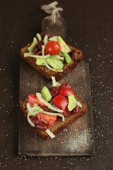 bruschetta with avocado