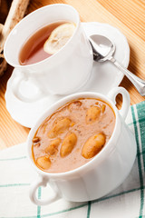 Bean in tomato sauce