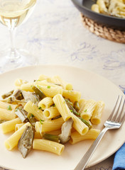 Elicoidale pasta with artichokes and green beans