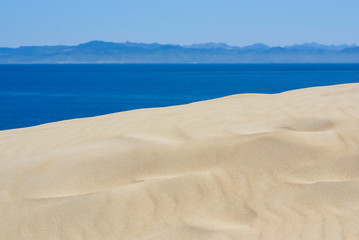 Fototapeta na wymiar Piękny widok na plażę i morze, Hiszpania, Tarifa