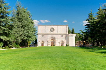 Fototapeta na wymiar Bazylika Santa Maria di Collemaggio - L'Aquila - Włochy