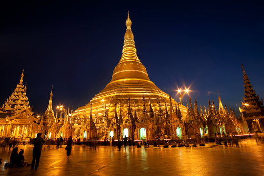 Golden Shwedagon Pagoda in Yangon, Myanmar