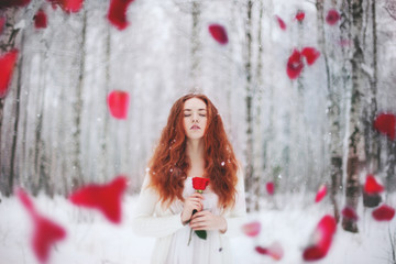 Зимний портрет молодой девушки