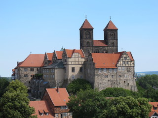Fototapeta na wymiar Blick auf das Quedlinburger Schloss(Harz)