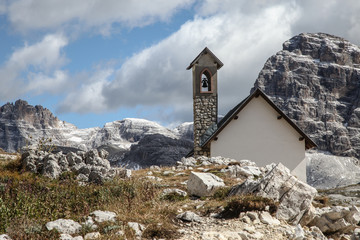 chiesetta dolomiti